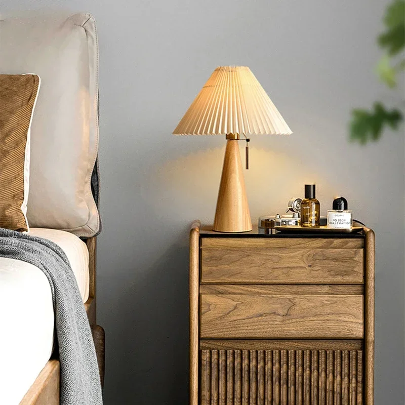 Solar Lamp - Retro-Plissee-Tischlampe, nordische Massivholzleuchten, zum Lesen im